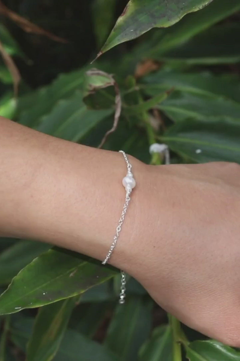 Dainty White Freshwater Pearl Gemstone Bracelet