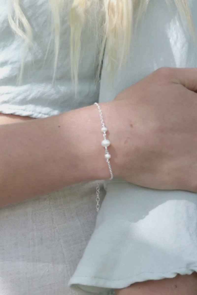 White Freshwater Pearl Beaded Chain Bracelet
